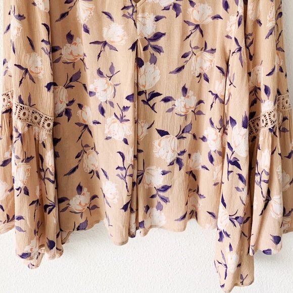 Altar'd State Boho Floral Top Keyhole Front Flare Sleeve Blouse Size Medium - Picture 3 of 14